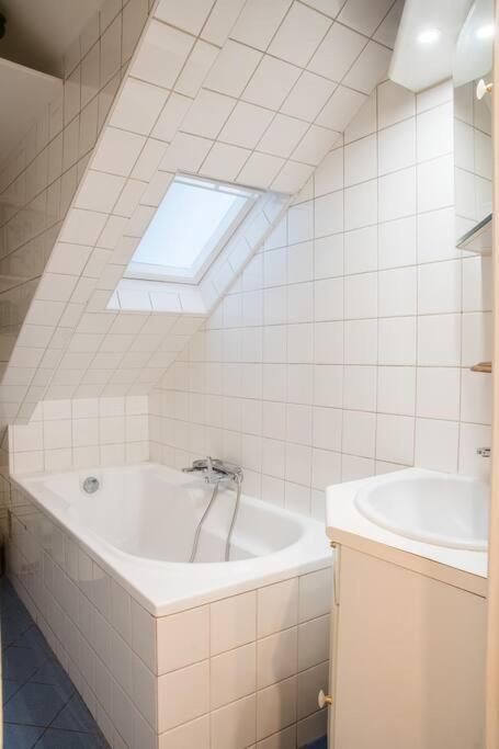 Spacious Studio In Paris Hyper Center - Smart Tv & Wifi - 4P Luaran gambar
